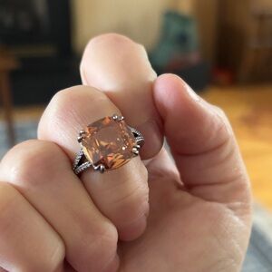 Chic Silver Ring with Orange Gemstone